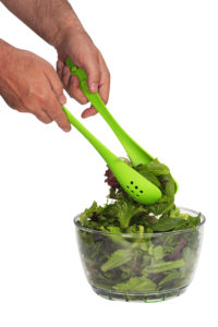 92030 - 2 in 1 salad&pasta tongs_in use_3
